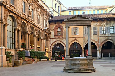 상인 광장(피아차 메르칸티)